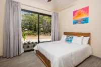 3 BDR Beach House with Pool, sleeps 8 - Homestays