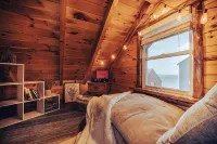 Charming Lakeview Cabin Near Geneva-On-The-Lake, The Perfect Getaway!