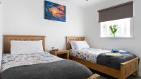 Apartment Sleeps 4 stunning views/sunsets overlooking Whipsiderry Beach/ Newquay - balcony