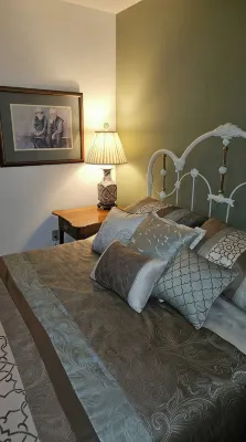 On 25 forested acres of nature! - 3-Star