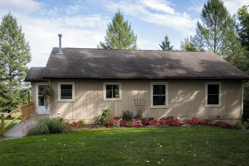 Peaceful Hilltop Retreat Near Keuka Lake & Wine Trails - Homestays