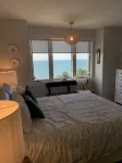 INCREDIBLE ocean cliff views at your doorstep on very private acreage + parking. - Wi-Fi