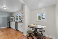 Cozy Downtown Redmond Cottage - 3-Star
