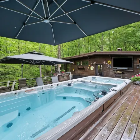 Modern, Luxurious Cabin for Two Located on a Cascading Waterfall.