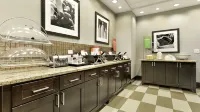 格爾夫波特歡朋旅館及套房飯店 - 早餐