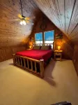 Little Belt Getaway! 3 bedroom 2 bath cabin with WiFi and hot tub. - 4-stjärniga