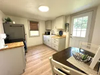 Little Blue Cottage - Charming 1-bedroom cottage in Kirksville - Homestays