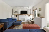 100 Yr. Old Chicago Brick Craftsman with yard, Near Beach and Loyola! - Holiday bungalows