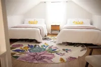 The West Quincy House: In Town with Sauna + Garage - 무료 와이파이