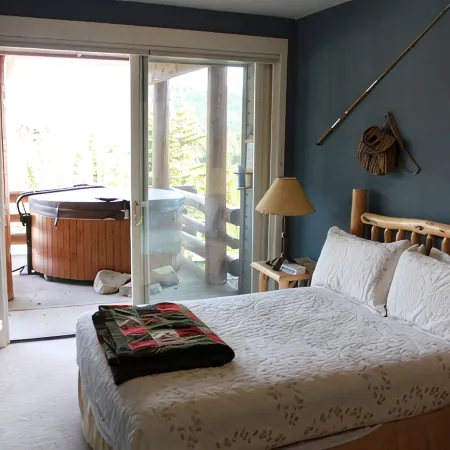 Ski in-Ski out direct to lift, New hot tub, wi-fi, Big Sky, Mountain views