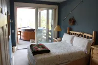 Ski in-Ski out direct to lift, New hot tub, wi-fi, Big Sky, Mountain views