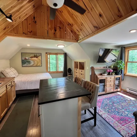 Private Home on 10 Acres with Trails. 10 Min to Grand Marais. Dog Friendly.