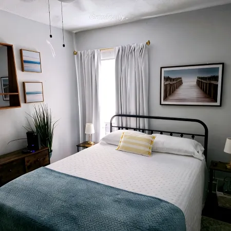 Lovely Flat Near Cleve Clinic/Cwru/UH - Larchmere w/Porch!