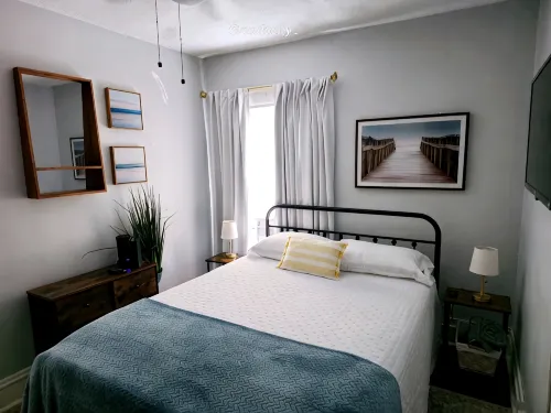 Lovely Flat Near Cleve Clinic/Cwru/UH - Larchmere w/Porch! - 2-Star