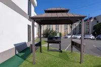 Days Inn & Suites by Wyndham Fort Bragg/Cross Creek Mall - parking