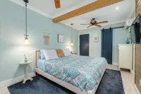 Beautiful downtown Melbourne Beach renovated apartment one block from the beach!