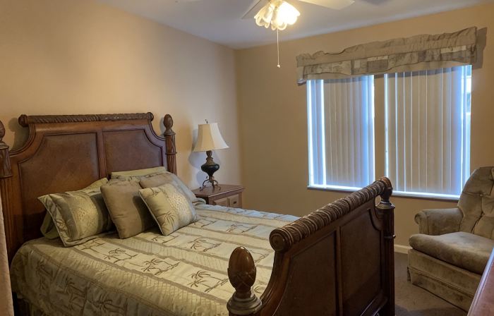 Unbeatable Waterfront Deal: Special Offers on 4Br Luxury Canal Retreat