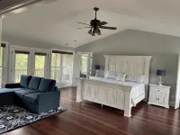 The Chalet on Lake Wylie, 5000 sq ft, Sleeps16, Pet Friendly, Close to Charlotte - 4-Star