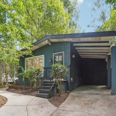 Oasis in ATL- 3BR/2BA Lux Serene Bungalow w/ Gorgeous Private Backyard and Pool