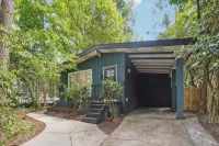 Oasis in ATL- 3BR/2BA Lux Serene Bungalow w/ Gorgeous Private Backyard and Pool