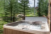 Luxury Condo, Close to Gondola, Private Hot Tub, Great Ski Access - Wifi