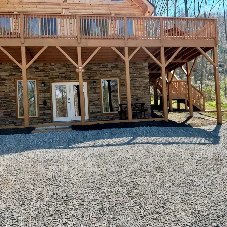 Spacious 5-king bedroom cabin with private bathrooms minutes from Asheville.