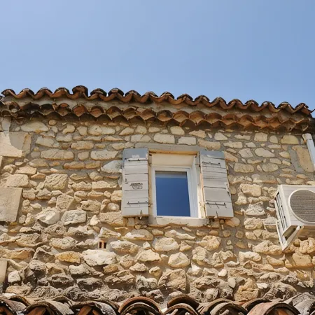 Au Mazet de Carmélina, an old building dating from 1850 in the heart of the Alpilles mountains