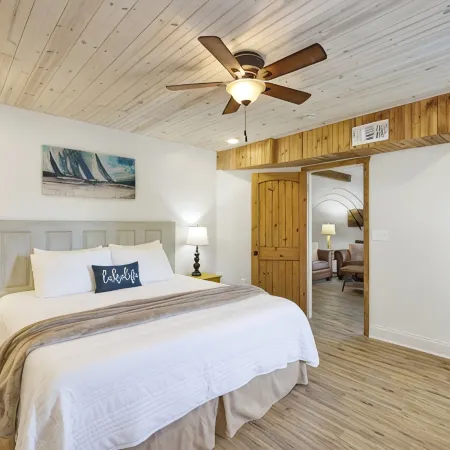 No Steps, Game Room, Canoe & Kayaks, Dock, All Paved Roads! 10 Min to 2 Marinas!
