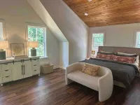 Luxe Modern Cabin Perched in Dahlonega Forest - 4-Star