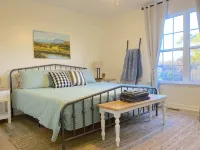 Modern Comfort in Updated Townhouse with 2 Private Bedrooms & Bathrooms - balcony