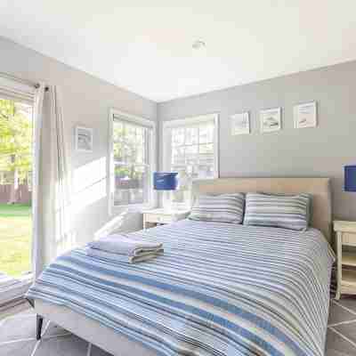 Chic Hamptons Home with Heated Gated Pool and Grill Rooms