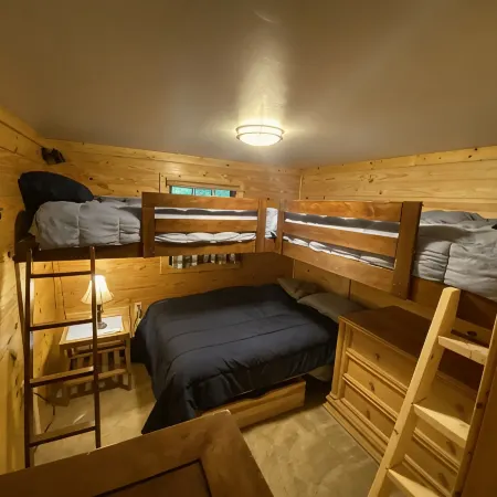 Quiet Comfortable  Mountain Retreat, with Fast 500 Mbps Wifi