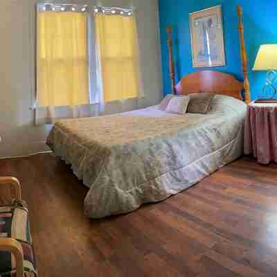Classic 20th Century Architecture, Huge space for large families Rooms