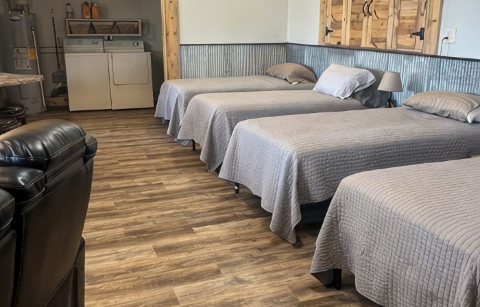 Cozy  studio style space with AC and WiFi on  beautiful Cottonwood Lake
