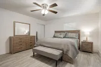 Superb Lake Texoma Home, 4 beds, 2.5 Baths, Hot Tub,1.5 miles to Highport Marina - พร้อมWifi