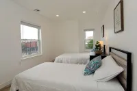 Modern Comfy Beach Getaway with Deck and Parking -- 604 #4 - 4-Star