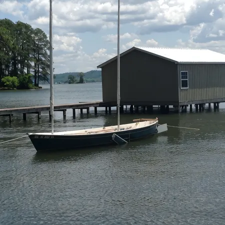 Cozy cabin on Lake Guntersville, Alabama