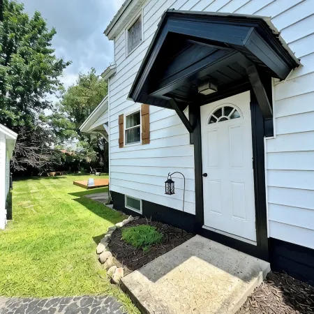 Charming 2 BR home  - newly renovated
