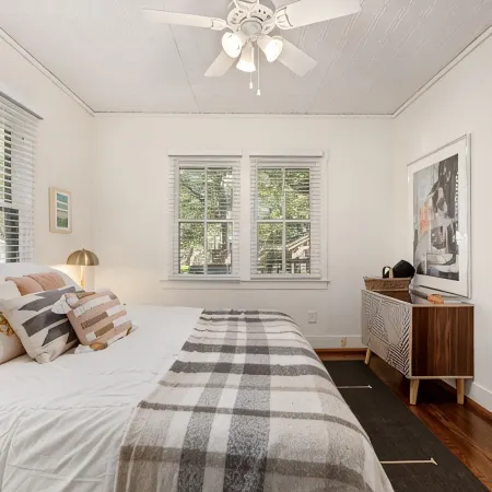Buffalo Haus - Downtown charm 2-bedroom bungalow