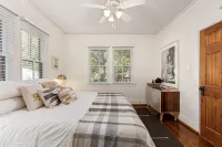 Buffalo Haus - Downtown charm 2-bedroom bungalow - 3-Star