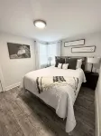 Charming Magnolia Cottage with Hot Tub Near Liberty & Downtown - Homestays