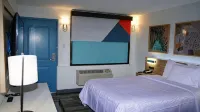Airport Waterfront Inn - Balcony