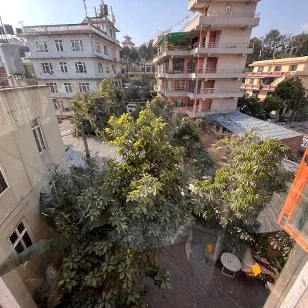 Sunny Side Up top-floor apartment