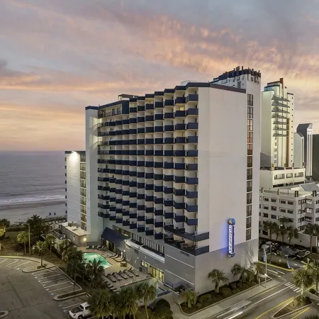 Romantic Oceanfront Condo w/ Beach Access | King Bed | Onsite Bar & Restaurant!