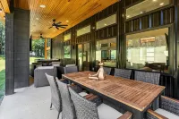 Welcome to The Yellowpine Retreat – Your Luxury Lakefront Retreat Lake Texoma - 4-Star