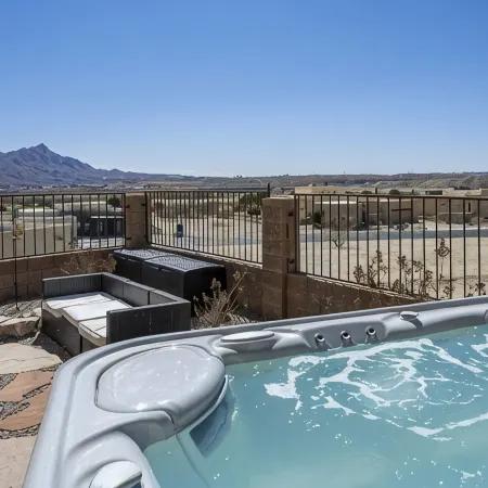 TURTLEBACK OASIS! Mins to Lake, Hot Springs & Golf