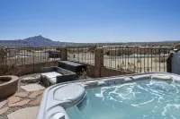 TURTLEBACK OASIS! Mins to Lake, Hot Springs & Golf - 3-Star
