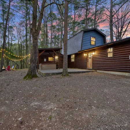 Cozy Cabin in the Heart of Beaver's Bend State Park