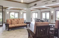 Oceanfront Resort, Cascading Ponds, Daily Fresh Towel Exchanges, Hiking Path - 2 tähden
