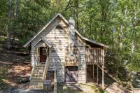 Peaceful Creekside Cabin with Hot Tub + Game Room - Chalets